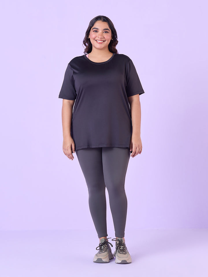 Black Stretchable T-Shirt With Pockets