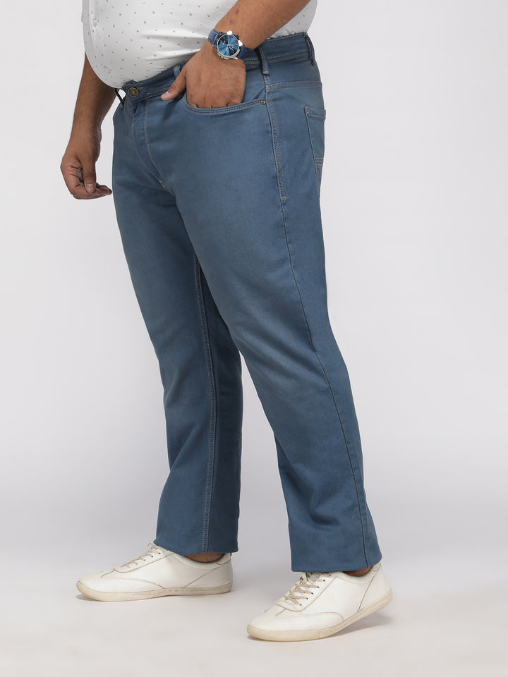 PLUS SIZE MEN’S STRETCHABLE KEVIN FIT JEANS – VINTAGE MEDIUM BLUE WASH. | XL-7XL