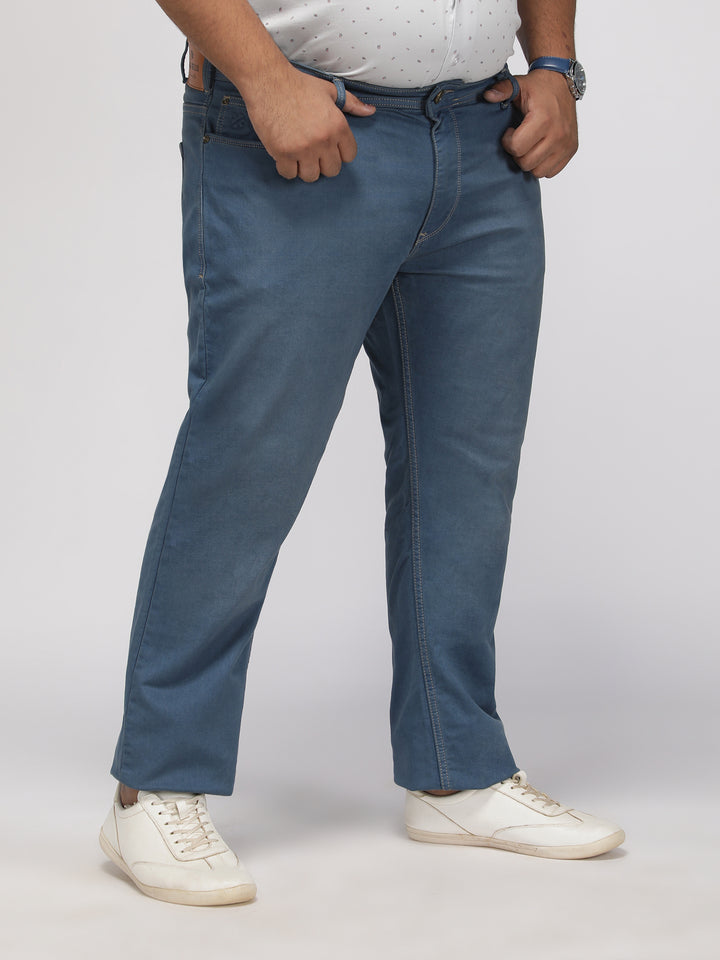 PLUS SIZE MEN’S STRETCHABLE KEVIN FIT JEANS – VINTAGE MEDIUM BLUE WASH. | XL-7XL